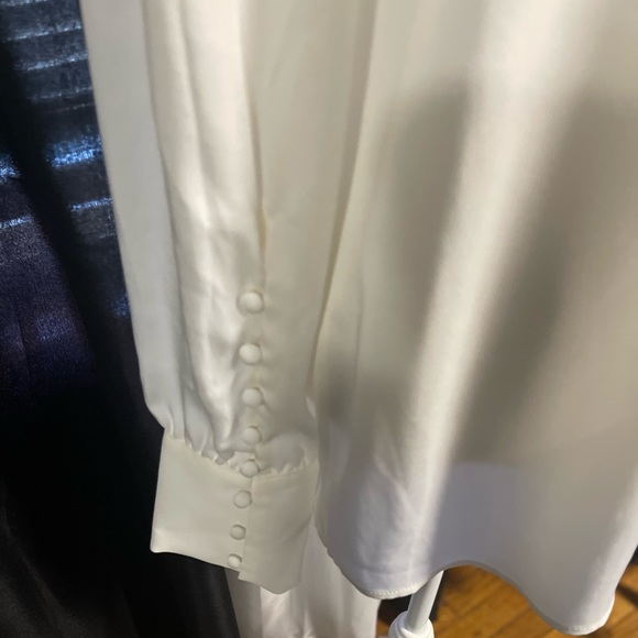 New Express Cream Top with detailed button on sleeve. - Picture 4 of 4